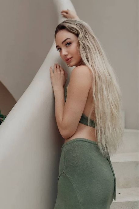 Avemina - Escort Girl in St. James's Park London