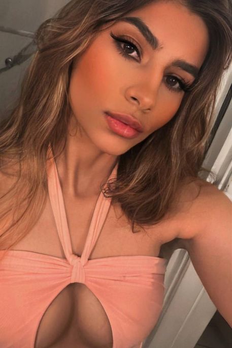 Ezora - Escort Girl in Edgware Road London