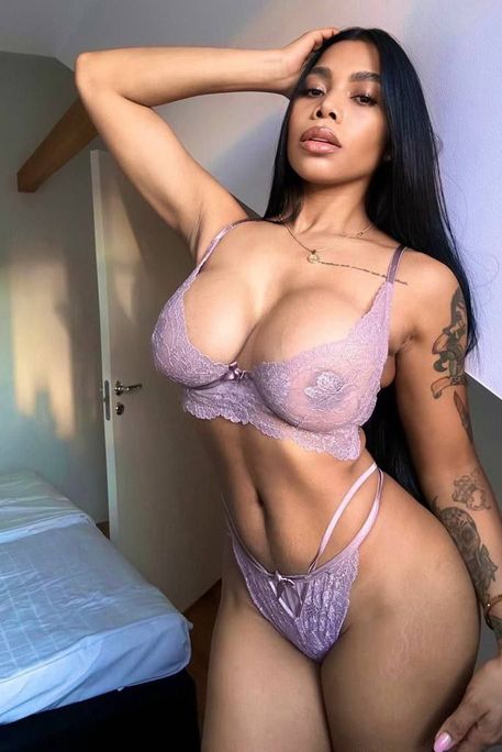 Mavvy - Escort Girl in Knightsbridge London