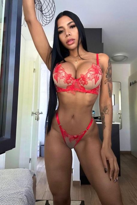 Mavvy - Escort Girl in Knightsbridge London