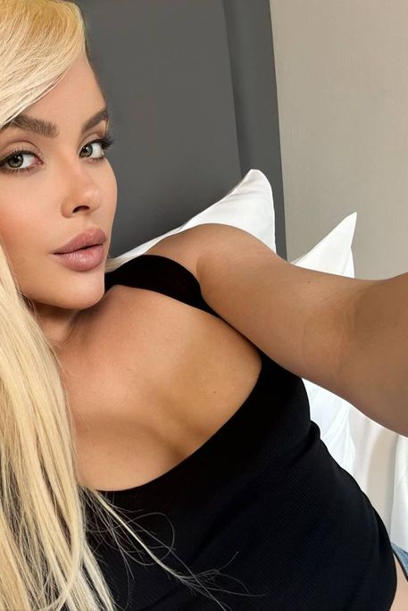 Colenia - Escort Girl in Earl's Court London