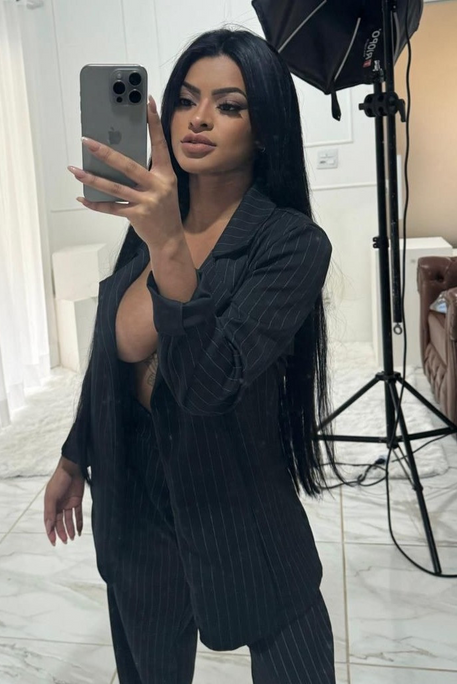 Irida - Escort Girl in Marylebone London
