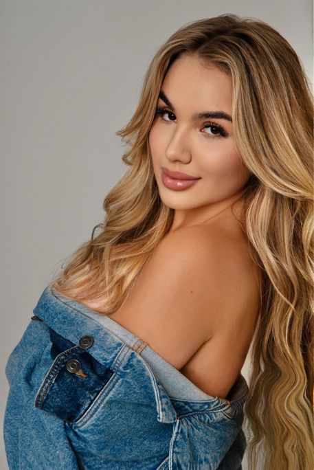 Kerra - Escort Girl in Earl's Court London
