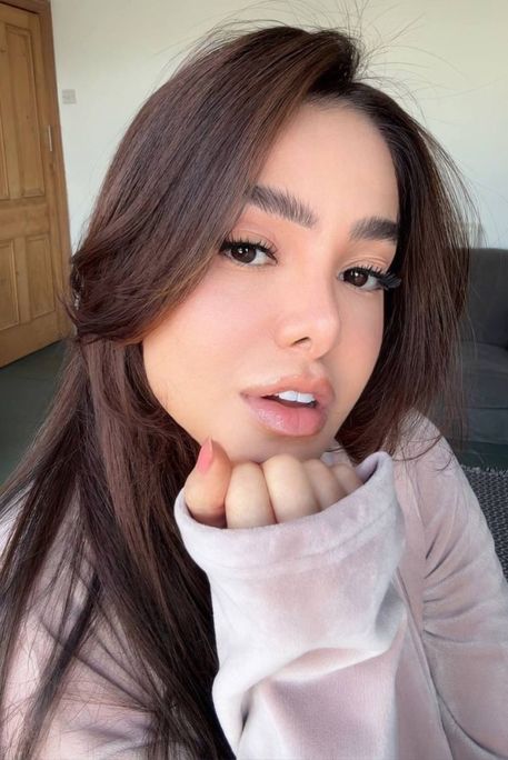 Erines - Escort Girl in Nine Elms London