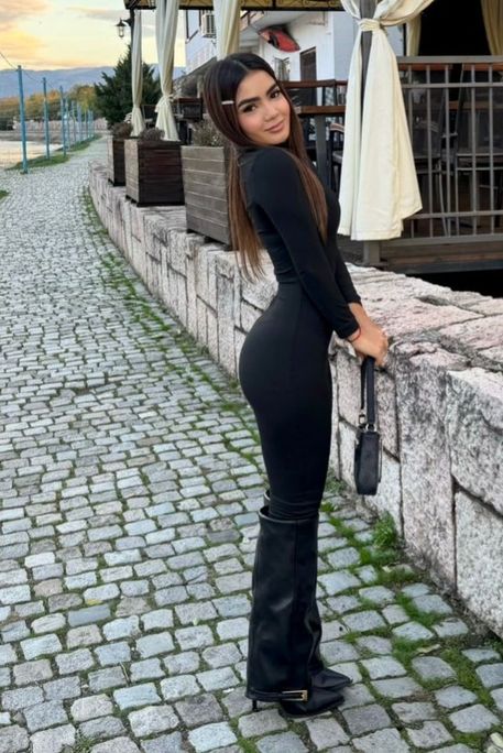 Ambiona - Escort Girl in Nine Elms London