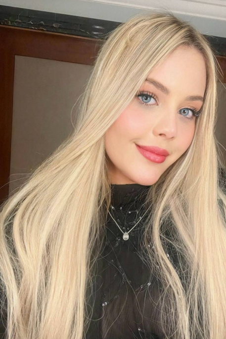 Cutie - Escort Girl in Earl's Court London