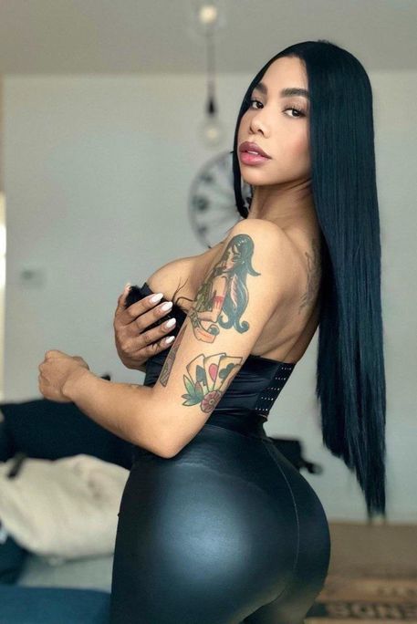 Mavvy - Escort Girl in Knightsbridge London