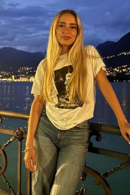 Ara - Escort Girl in South Kensington London