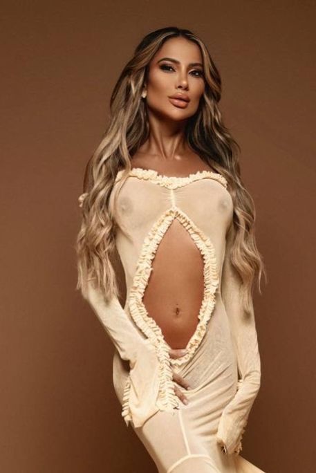 Floretta - Escort Girl in Nine Elms London