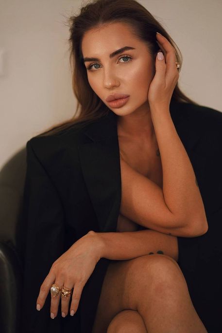 Cereza - Escort Girl in Imperial Wharf London