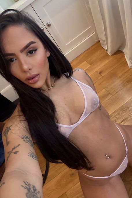 Emily - Escort Girl in Earl's Court London