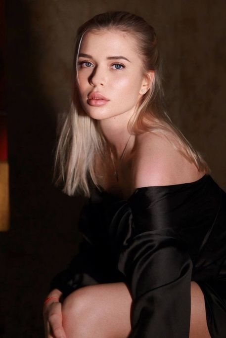 Bonnie - Escort Girl in Earl's Court London