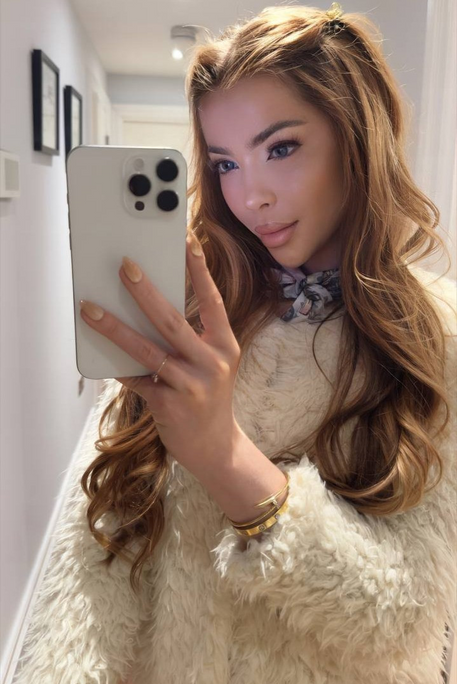 Revlon - Escort Girl in Knightsbridge London