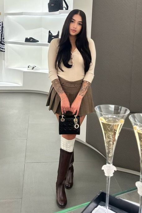 Becasu - Escort Girl in St. James's Park London