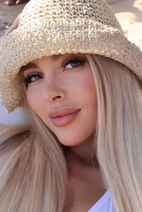 Colenia - Escort Girl in Earl's Court London