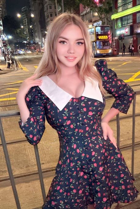 Avocado - Escort Girl in Earl's Court London