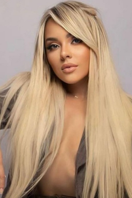 Colenia - Escort Girl in Earl's Court London