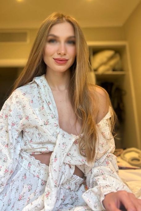 Aurina - Escort Girl in Earl's Court London