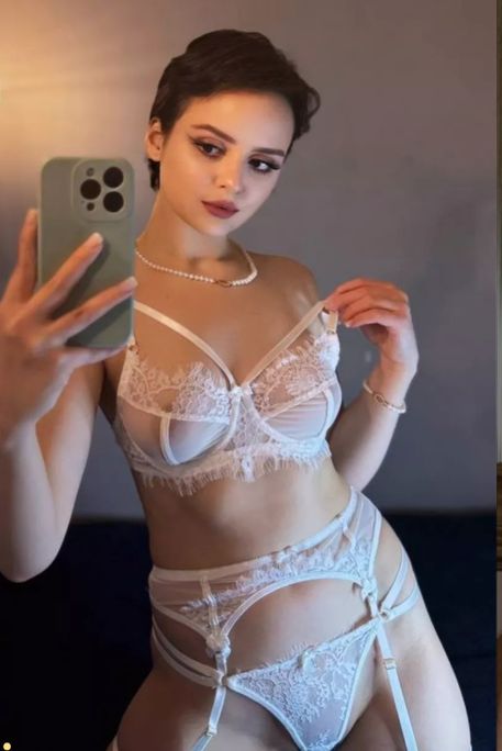 Fedra - Escort Girl in Earl's Court London