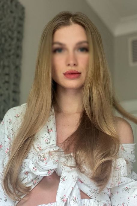 Aurina - Escort Girl in Earl's Court London