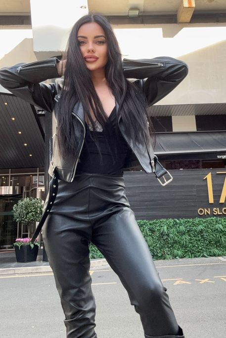 Perfetti - Escort Girl in Earl's Court London