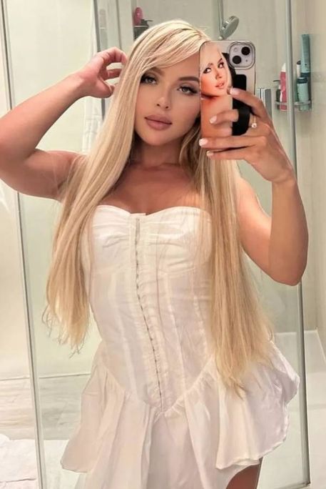 Colenia - Escort Girl in Earl's Court London