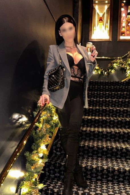 Zeyna - Escort Girl in South Kensington London