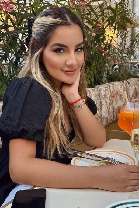 Novelli - Escort Girl in Canary Wharf London