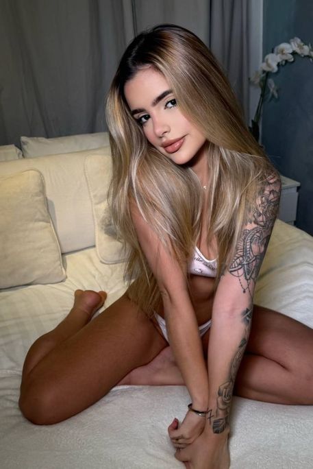 Elvin - Escort Girl in Kensington Olympia London
