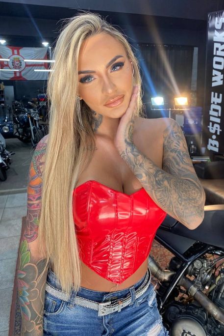 Glo - Escort Girl in Langdon Park London