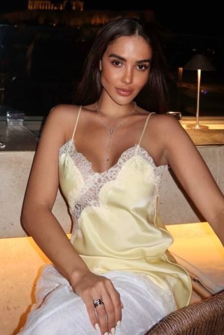 Denella - Escort Girl in Gloucester Road London