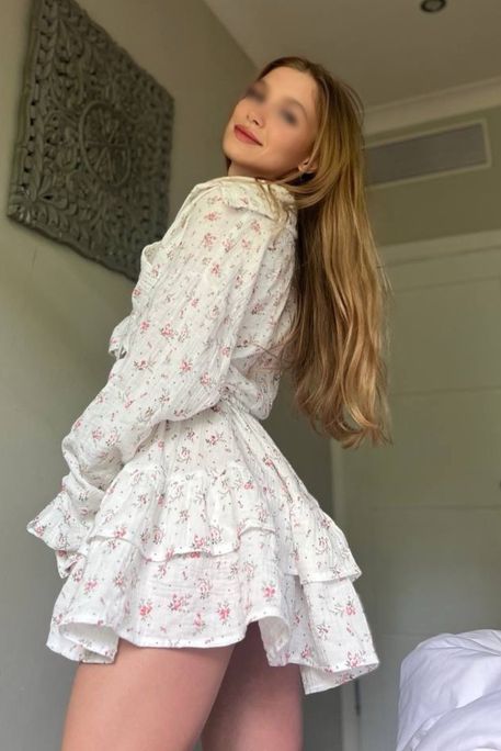 Aurina - Escort Girl in Earl's Court London