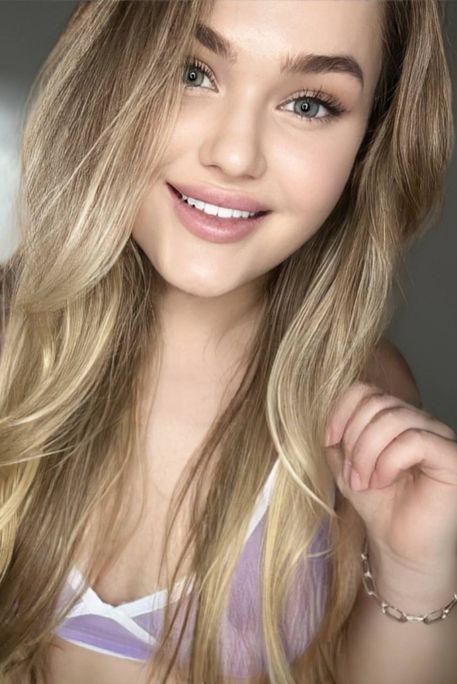 Manifesta - Escort Girl in South Kensington London