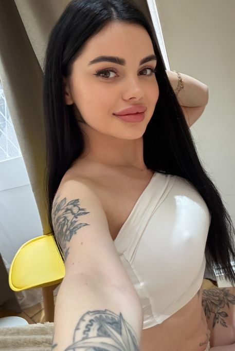Perfetti - Escort Girl in Earl's Court London
