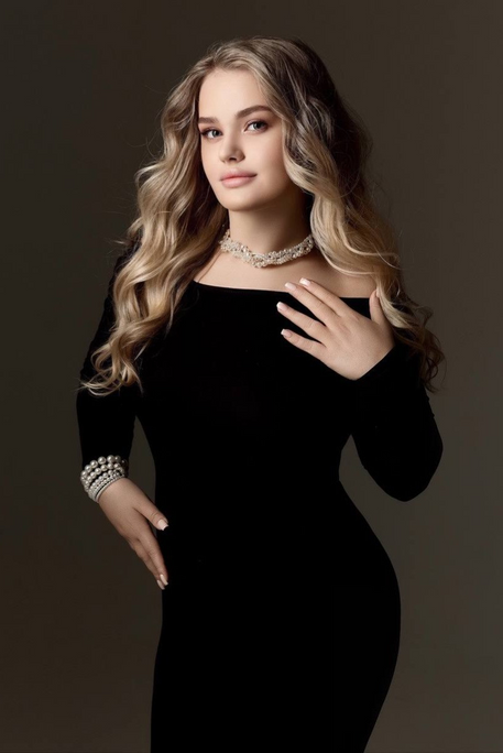 Manifesta - Escort Girl in South Kensington London