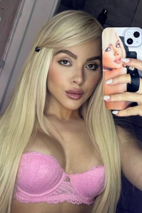 Colenia - Escort Girl in Earl's Court London