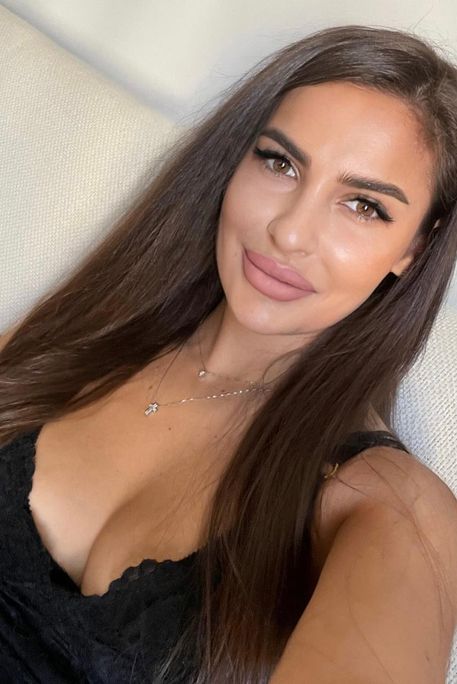 Amanita - Escort Girl in Earl's Court London