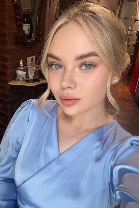 Avocado - Escort Girl in Earl's Court London