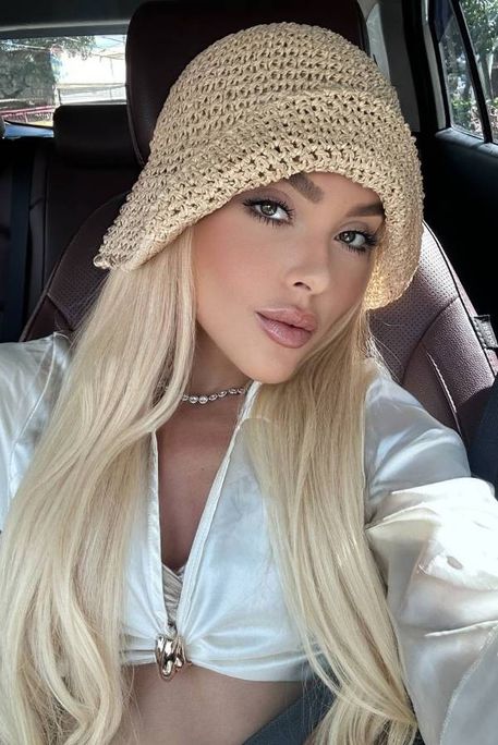 Colenia - Escort Girl in Earl's Court London