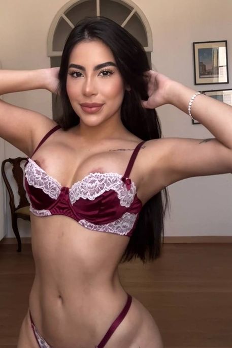 Yasmin - Escort Girl in Canary Wharf London