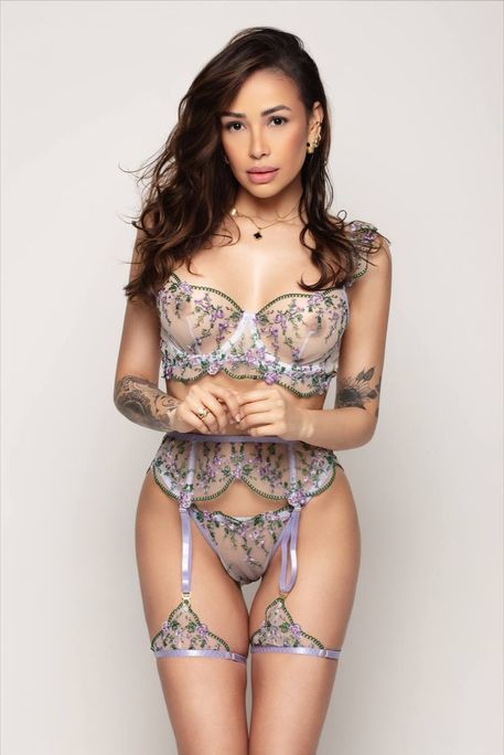 Ozelia - Escort Girl in Edgware Road London