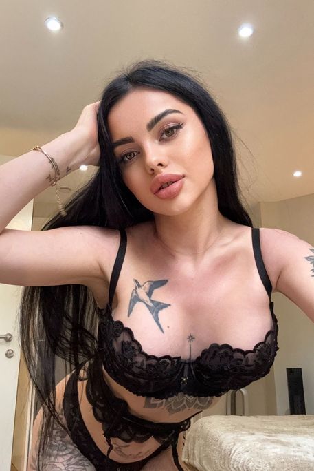 Perfetti - Escort Girl in Earl's Court London