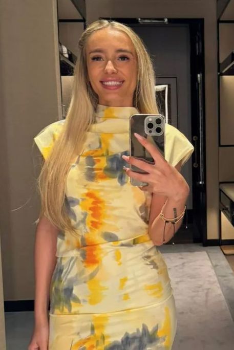 Ara - Escort Girl in South Kensington London
