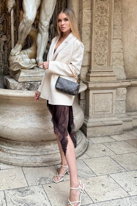 Bonnie - Escort Girl in Earl's Court London