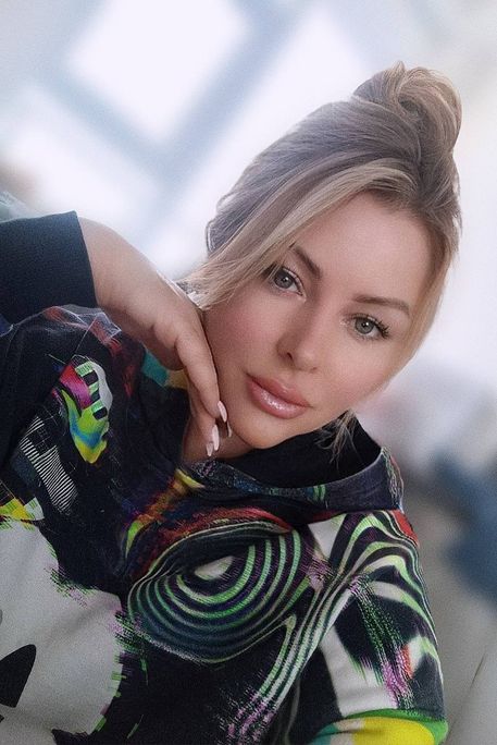Flow - Escort Girl in Imperial Wharf London