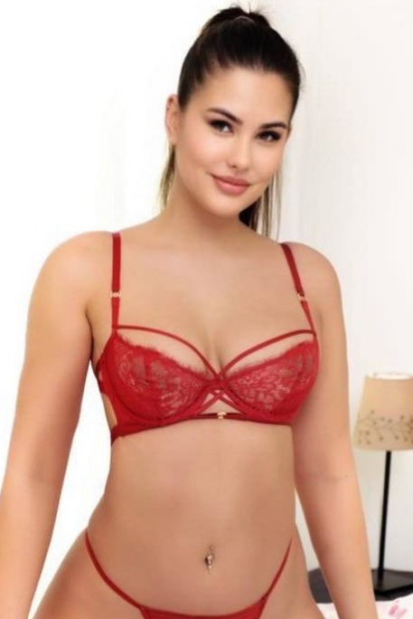 Arbata - Escort Girl in Victoria London