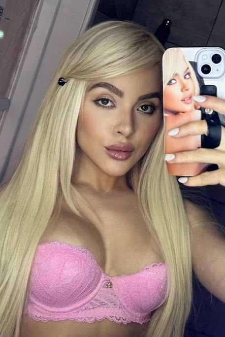 Colenia - Escort Girl in Earl's Court London