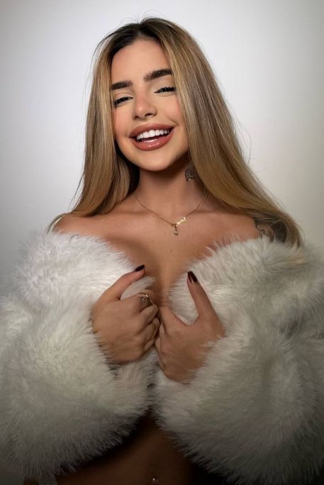 Elvin - Escort Girl in Kensington Olympia London