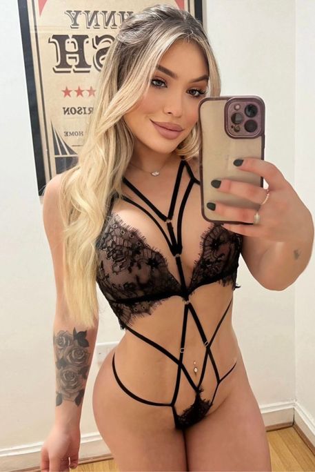 Bonsai - Escort Girl in Earl's Court London