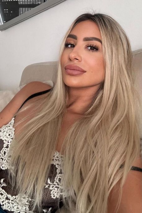 Mia - Escort Girl in Sloane Square London